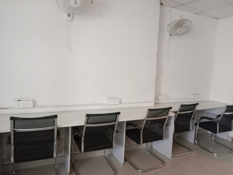 Team Area, gaur-city-center Commercial Office Space 450 Sq.Ft. In Sector 4 Greater Noida Greater Noida 9466225