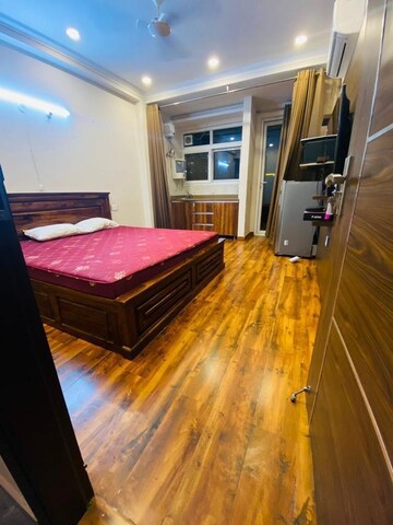 Room in 4 BHK Apartment at Bhawna Apartment, Sector 43 – for Rent