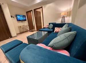 Living Room in 4 BHK Apartment at Bhawna Apartment, Sector 43 – for Rent