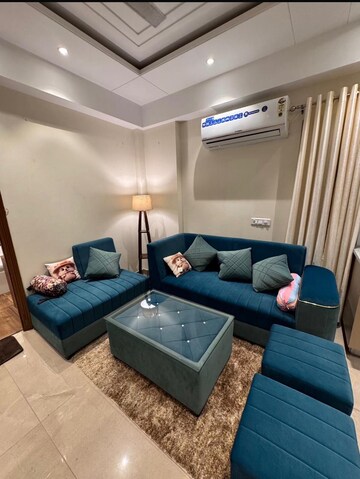 Living Room in 4 BHK Apartment at Bhawna Apartment, Sector 43 – for Rent