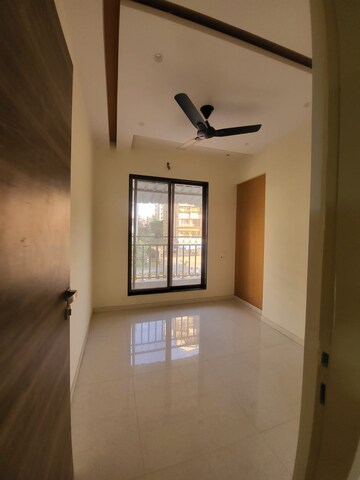 Room in 1 BHK Apartment at Kalpataru Paramount A, Kapur Bawdi – for Rent