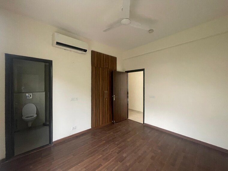 Room, bptp-amstoria 4 Bedroom 3560 Sq.Ft. Builder Floor In Sector 102 Gurgaon 9466324