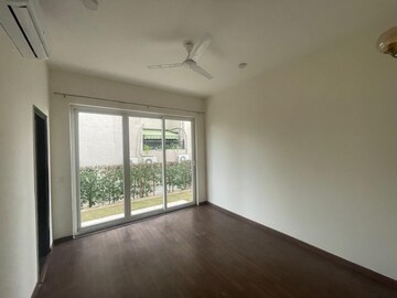 Room in 4 BHK Builder Floor at BPTP Amstoria, Sector 102 – for Sale