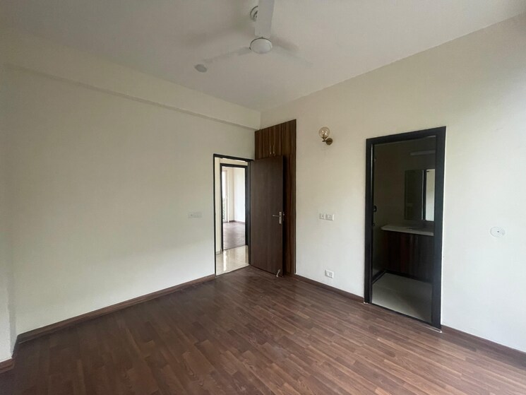 Room, bptp-amstoria 4 Bedroom 3560 Sq.Ft. Builder Floor In Sector 102 Gurgaon 9466324
