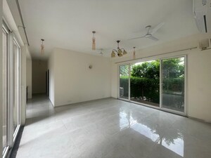 Room in 4 BHK Builder Floor at BPTP Amstoria, Sector 102 – for Sale