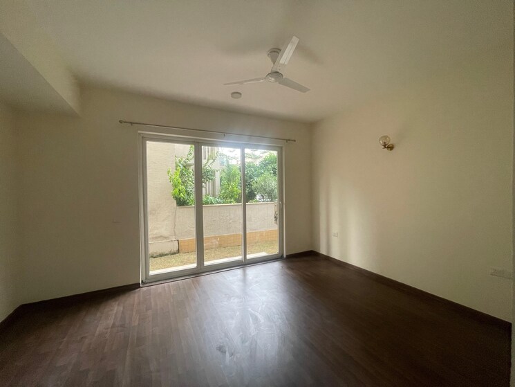 Room, bptp-amstoria 4 Bedroom 3560 Sq.Ft. Builder Floor In Sector 102 Gurgaon 9466324