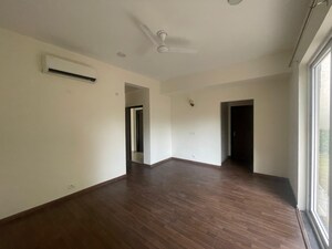 Room in 4 BHK Builder Floor at BPTP Amstoria, Sector 102 – for Sale