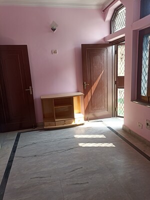 Room in 3 BHK Independent House at Sector 36 – for Rent