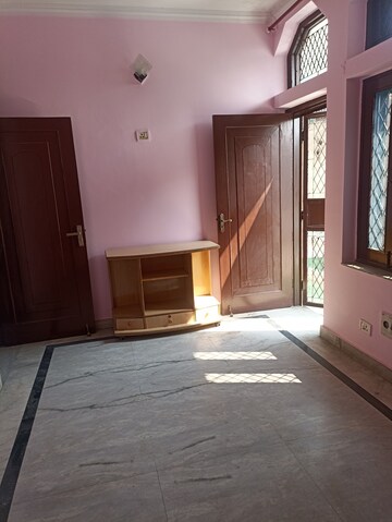 Room in 3 BHK Independent House at Sector 36 – for Rent