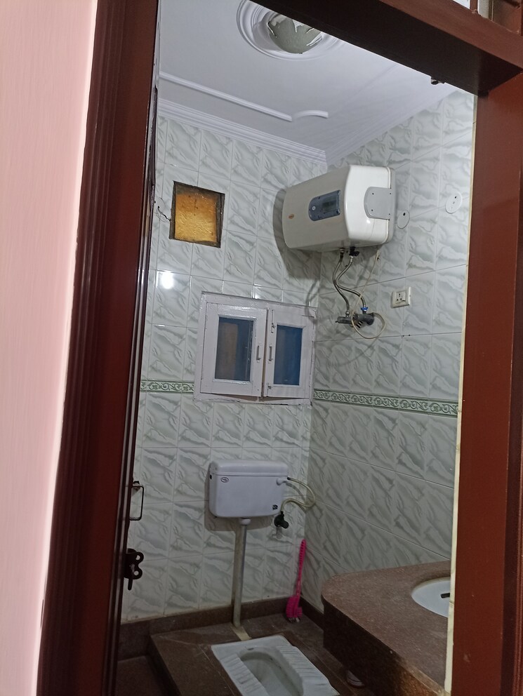 Bathroom, sector 36 3 Bedroom 1550 Sq.Ft. Independent House In Sector 36 Noida 9466348
