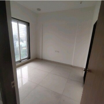 Room in 1 BHK Apartment at Goregaon East – for Sale