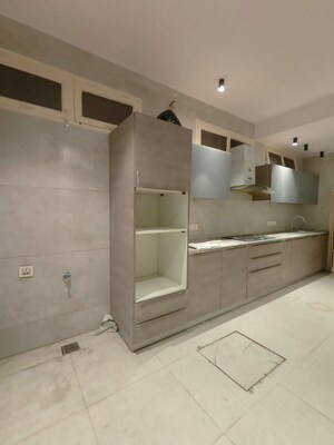 Room in 3 BHK Builder Floor at Greater Kailash – for Rent