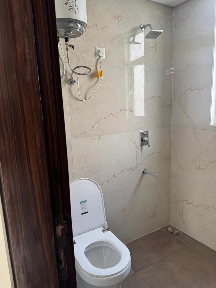 Bathroom, emaar-gurgaon-greens 3 Bedroom 1650 Sq.Ft. Apartment In Sector 102 Gurgaon 9466373