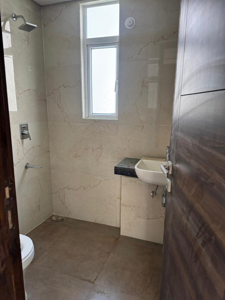 Bathroom, emaar-gurgaon-greens 3 Bedroom 1650 Sq.Ft. Apartment In Sector 102 Gurgaon 9466373