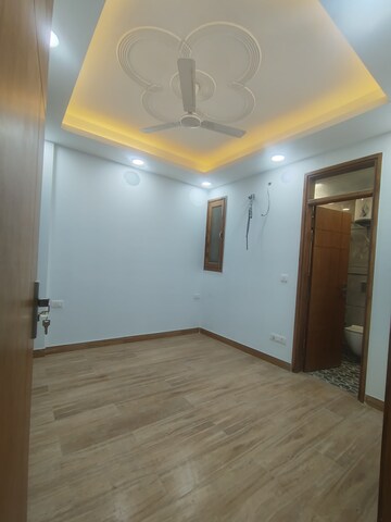 Room in 3 BHK Builder Floor at Malviya Nagar – for Rent