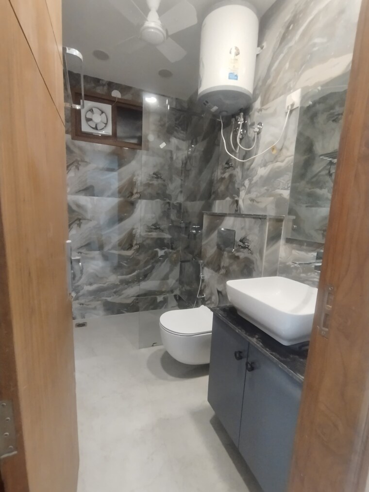 Bathroom, malviya nagar 3 Bedroom 1025 Sq.Ft. Builder Floor In Malviya Nagar Delhi 9466372