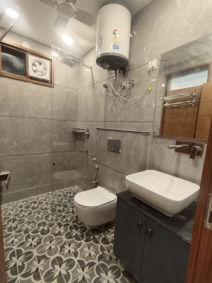 Bathroom, malviya nagar 3 Bedroom 1025 Sq.Ft. Builder Floor In Malviya Nagar Delhi 9466372