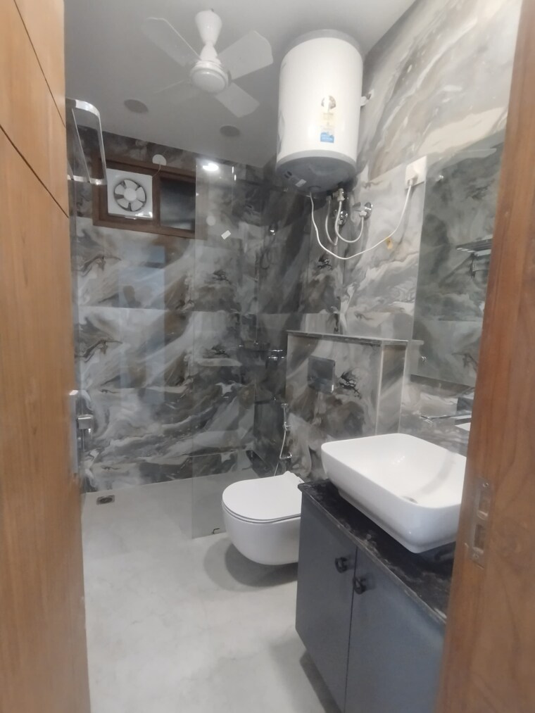 Bathroom, malviya nagar 3 Bedroom 1025 Sq.Ft. Builder Floor In Malviya Nagar Delhi 9466372