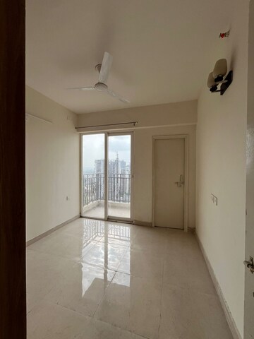 Room in 3 BHK Apartment at Smart World Orchard, Sector 61 – for Rent