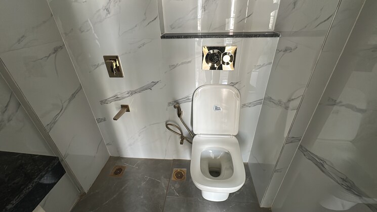 Bathroom, smart-world-orchard 3 Bedroom 1680 Sq.Ft. Apartment In Sector 61 Gurgaon 9466368