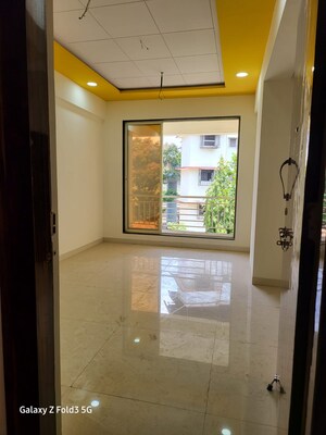 Room in 2.5 BHK Apartment at Hiranandani ParK Clifton, Ghodbunder Road – for Rent