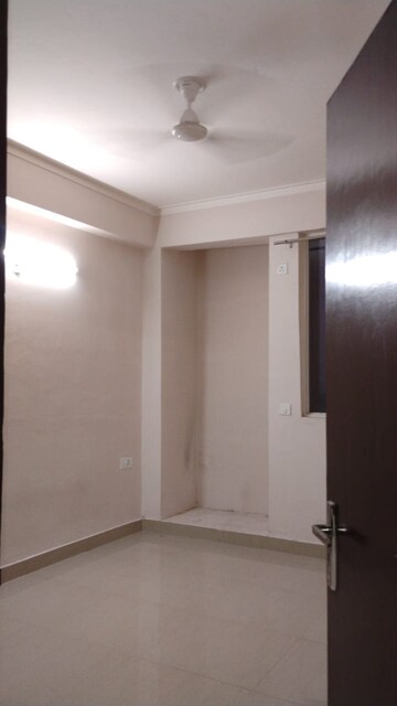 2 BHK Apartment For Rent in Amrapali Golf Homes, Sector 4 Greater Noida