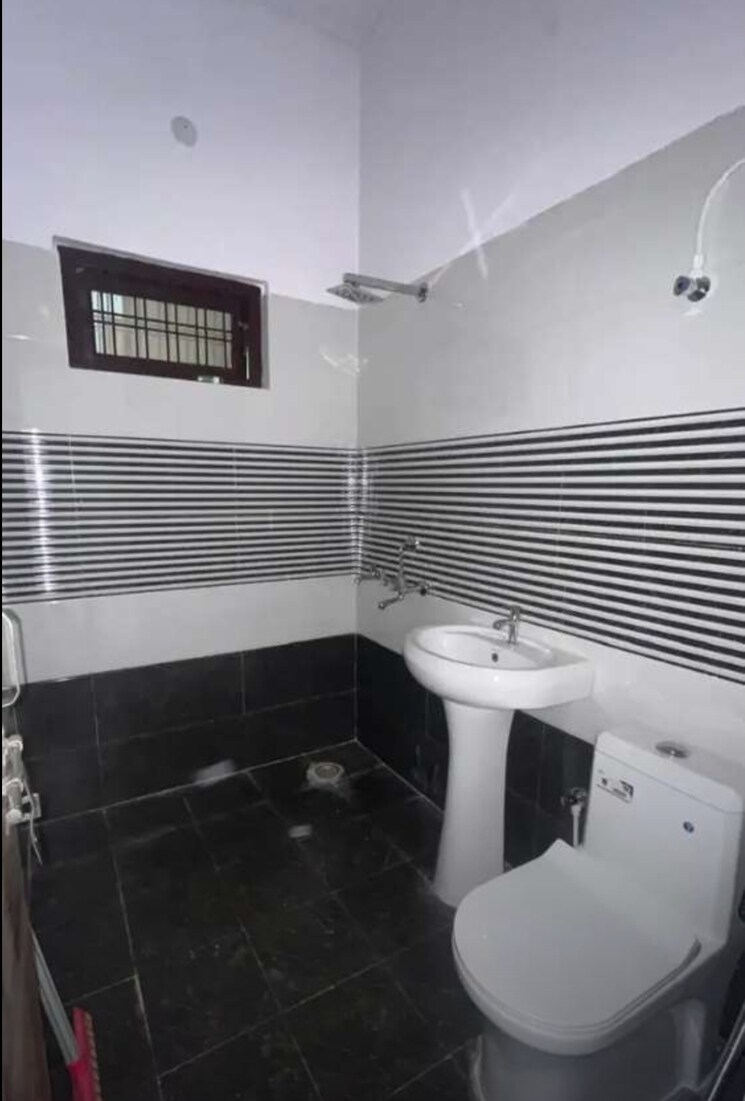 Bathroom, hazratganj 2 Bedroom 1300 Sq.Ft. Apartment In Hazratganj Lucknow 9466470