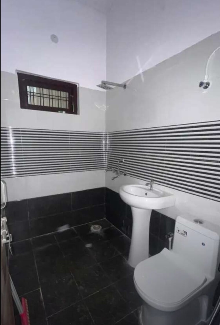 Bathroom, hazratganj 2 Bedroom 1300 Sq.Ft. Apartment In Hazratganj Lucknow 9466470