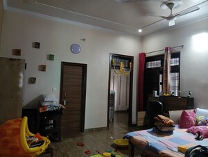 Living Room in 2 BHK Builder Floor at Gomti Nagar – for Rent