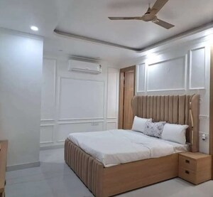 Bedroom in 1 BHK Apartment at Hazratganj – for Rent