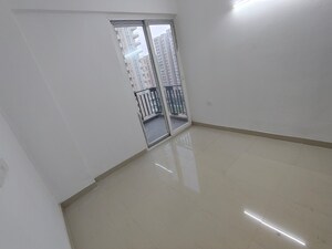 Room in 2 BHK Apartment at Sikka Karnam Greens, Sector 143b – for Rent