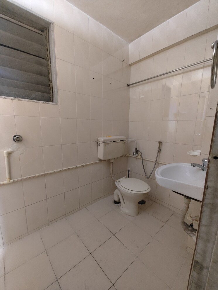 Bathroom, seawoods-estate 2 Bedroom 1000 Sq.Ft. Apartment In Seawoods Navi Mumbai 9466534