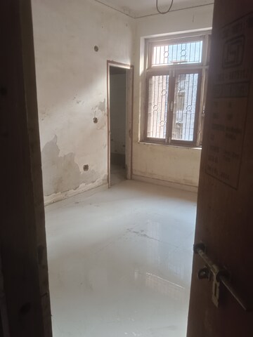 Room in 3 BHK Apartment at HIG Apartments, Omicron I Greater Noida – for Sale