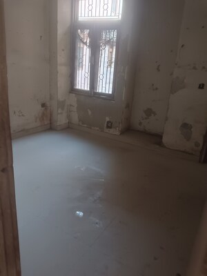 Room in 3 BHK Apartment at HIG Apartments, Omicron I Greater Noida – for Sale