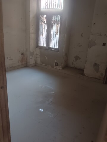 Room in 3 BHK Apartment at HIG Apartments, Omicron I Greater Noida – for Sale