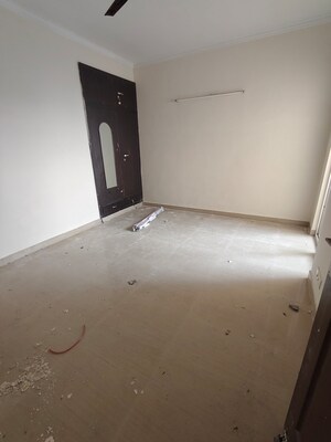 Furnished Amenities in 3 BHK Apartment at Paramount Floraville, Sector 137 – for Rent