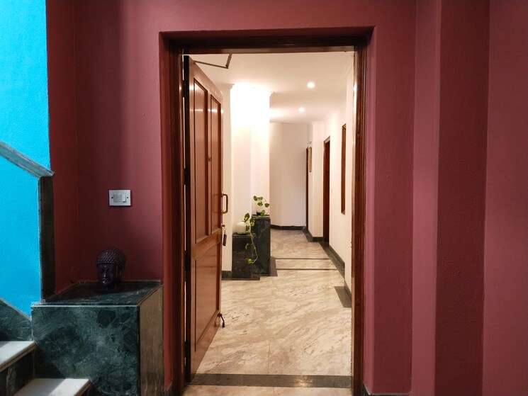 Room, nehru enclave 3 Bedroom 3000 Sq.Ft. Builder Floor In Nehru Enclave Delhi 9466542