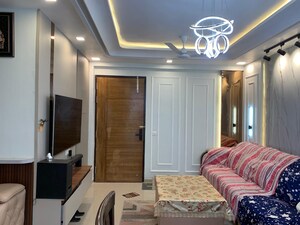 Bedroom in 3.5 BHK Apartment at Omaxe Residency II, Gomti Nagar – for Rent