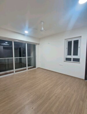 2 BHK Apartment For Rent in Indiabulls One Indiabulls, Pokhran Road No Two