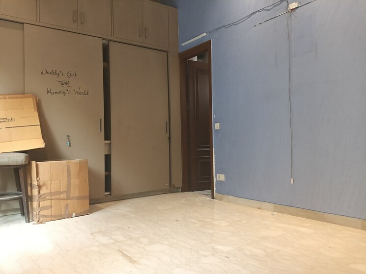 Room, pamposh enclave 4 Bedroom 3600 Sq.Ft. Builder Floor In Pamposh Enclave Delhi 9466553