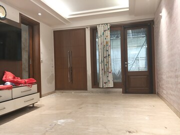 Room in 4 BHK Builder Floor at Pamposh Enclave – for Rent