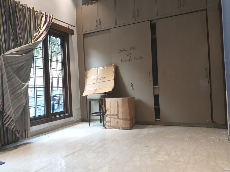 Room, pamposh enclave 4 Bedroom 3600 Sq.Ft. Builder Floor In Pamposh Enclave Delhi 9466553