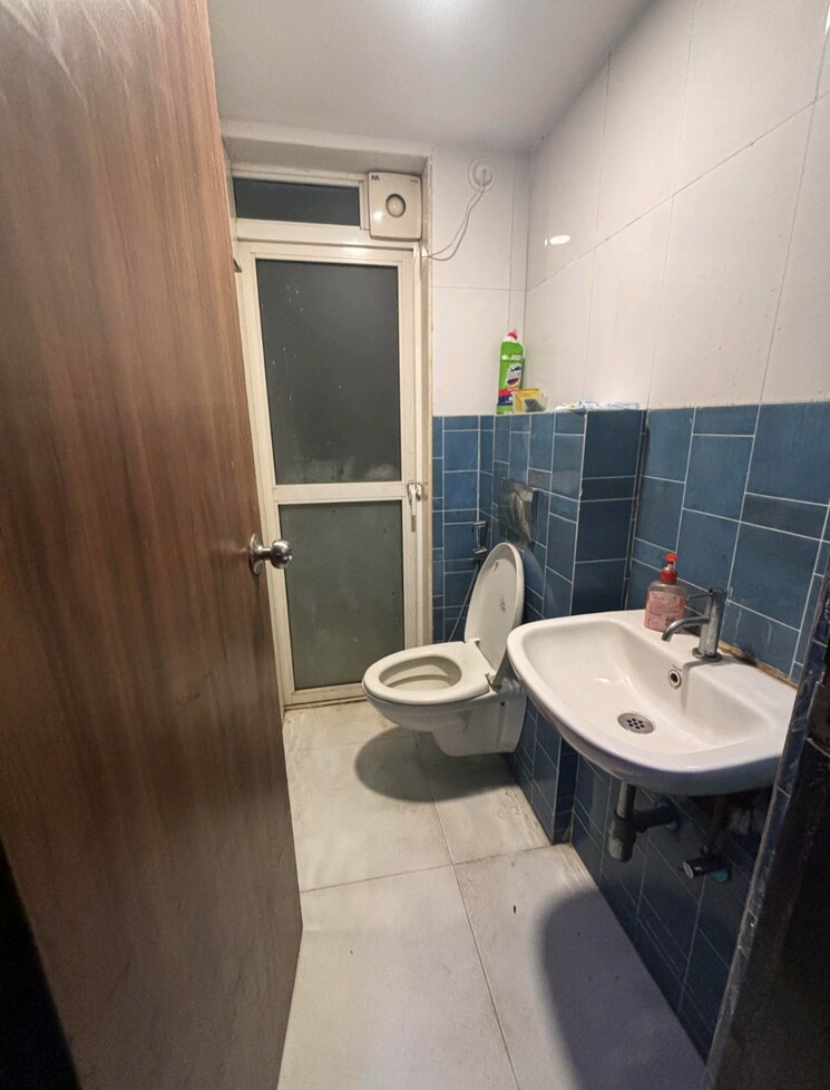 Bathroom, lodha-amara 1 Bedroom 600 Sq.Ft. Apartment In Kolshet Road Thane 9466566