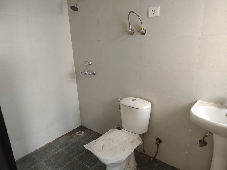 Bathroom, samridhi-luxuriya-avenue 3 Bedroom 1625 Sq.Ft. Apartment In Sector 150 Noida 9466594