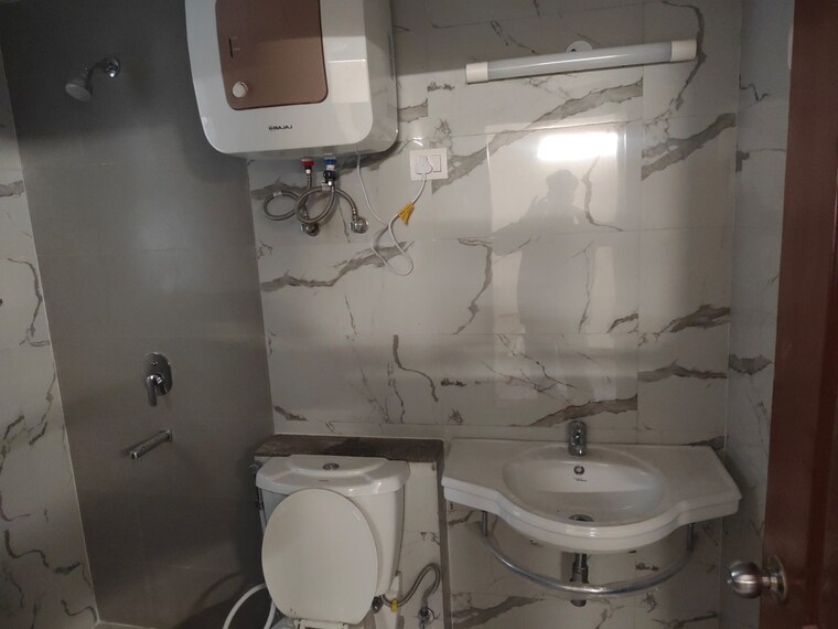 Bathroom, purvanchal-royal-city 3 Bedroom 1815 Sq.Ft. Apartment In Chi V Greater Noida Greater Noida 9466609