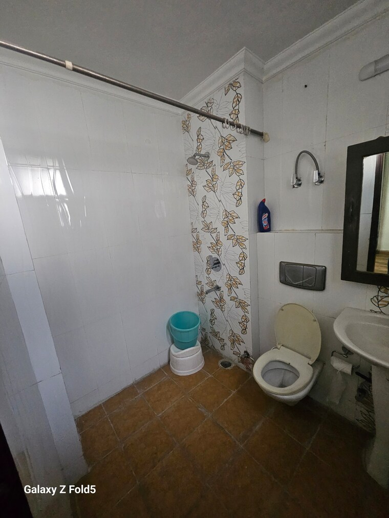 Bathroom, sector 45 4 Bedroom 2150 Sq.Ft. Apartment In Sector 45 Faridabad 9466610