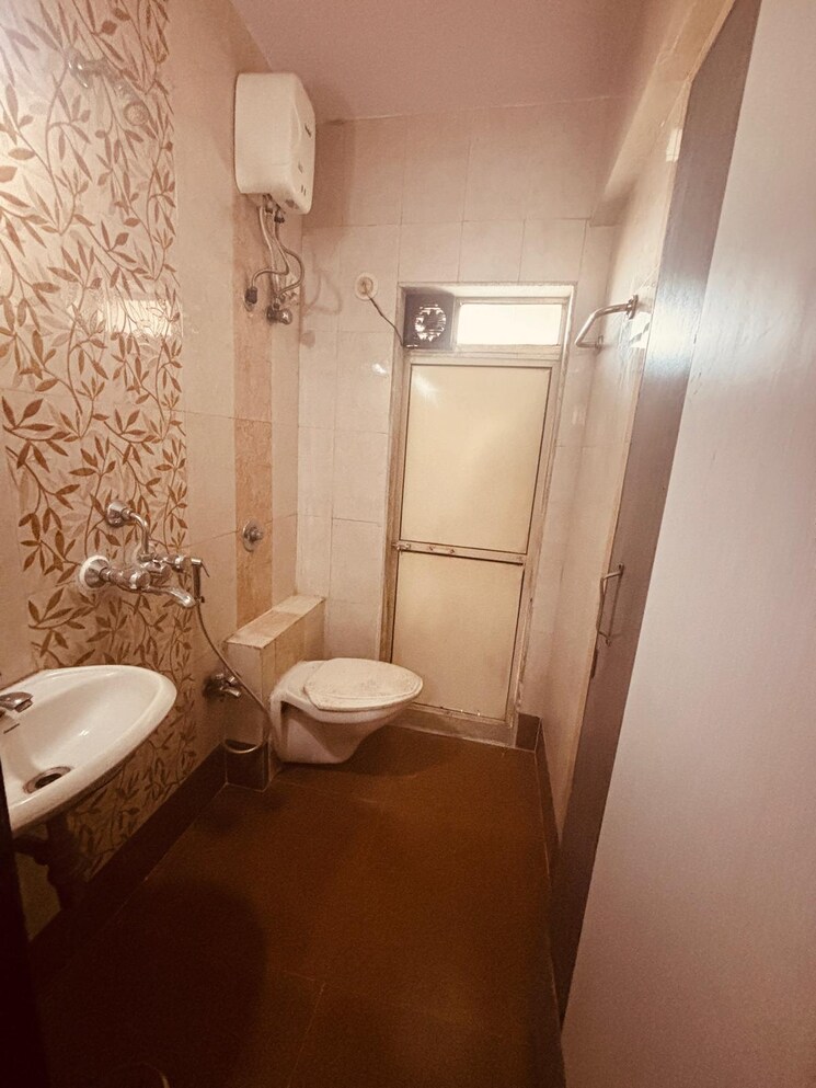 Bathroom, thane west 2 Bedroom 650 Sq.Ft. Apartment In Thane West Thane 9466622