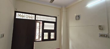 Room in 1 BHK Builder Floor at Mayur Vihar Phase 1 – for Rent