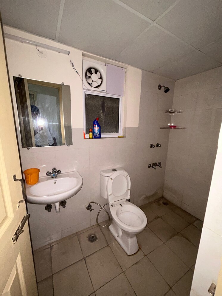 Bathroom, wave-dream-homes 2 Bedroom 808 Sq.Ft. Apartment In Wave City Ghaziabad 9466648