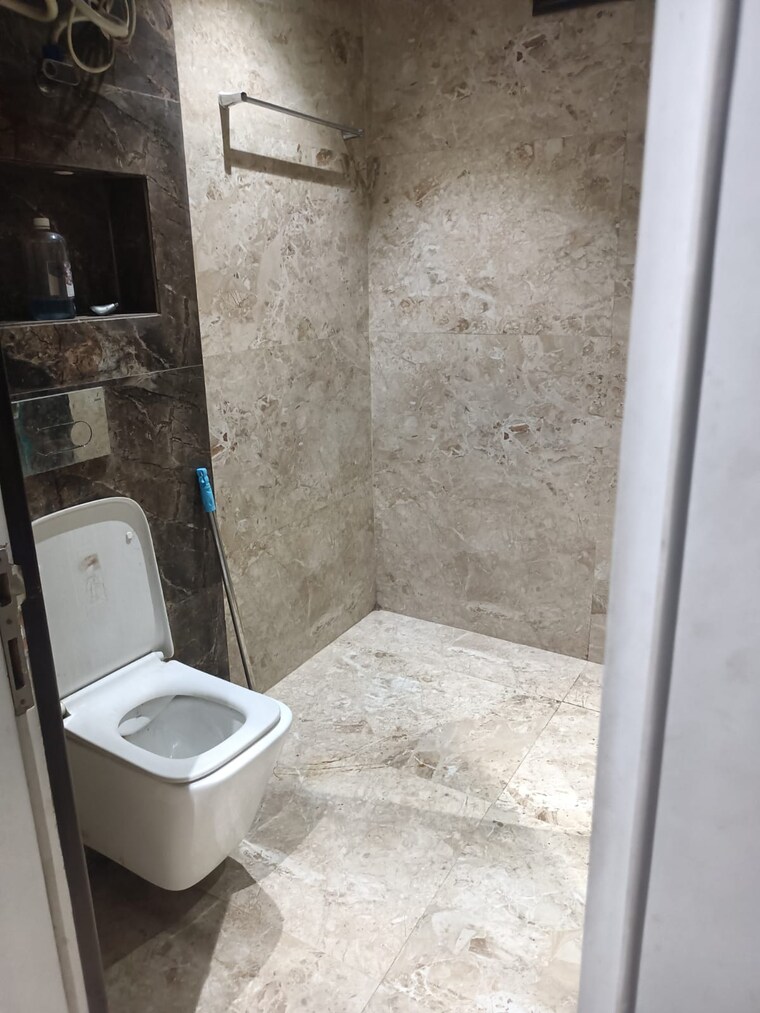 Bathroom, jagriti enclave 3 Bedroom 1800 Sq.Ft. Builder Floor In Jagriti Enclave Delhi 9466661